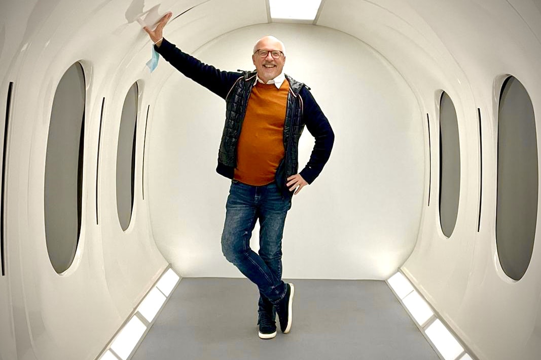 Dr. Georg Wagner an Bord eines Hyperloop Pods
